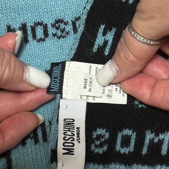 New! Girls Moschino Junior Hat And Scarf Set, For Ages 6-12 - Picture 2 of 3